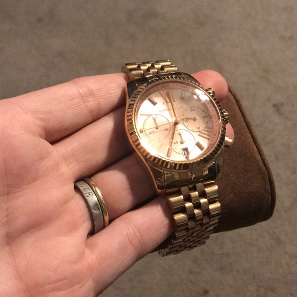 Mk watch main image 7